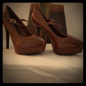 Breckelle's brown heal shoe